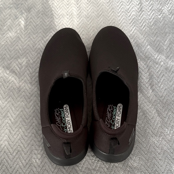 Women’s Skechers air-cooled memory form sneaker - Picture 1 of 5